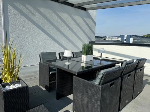 Avanis Academy - Roof terrace smoking area