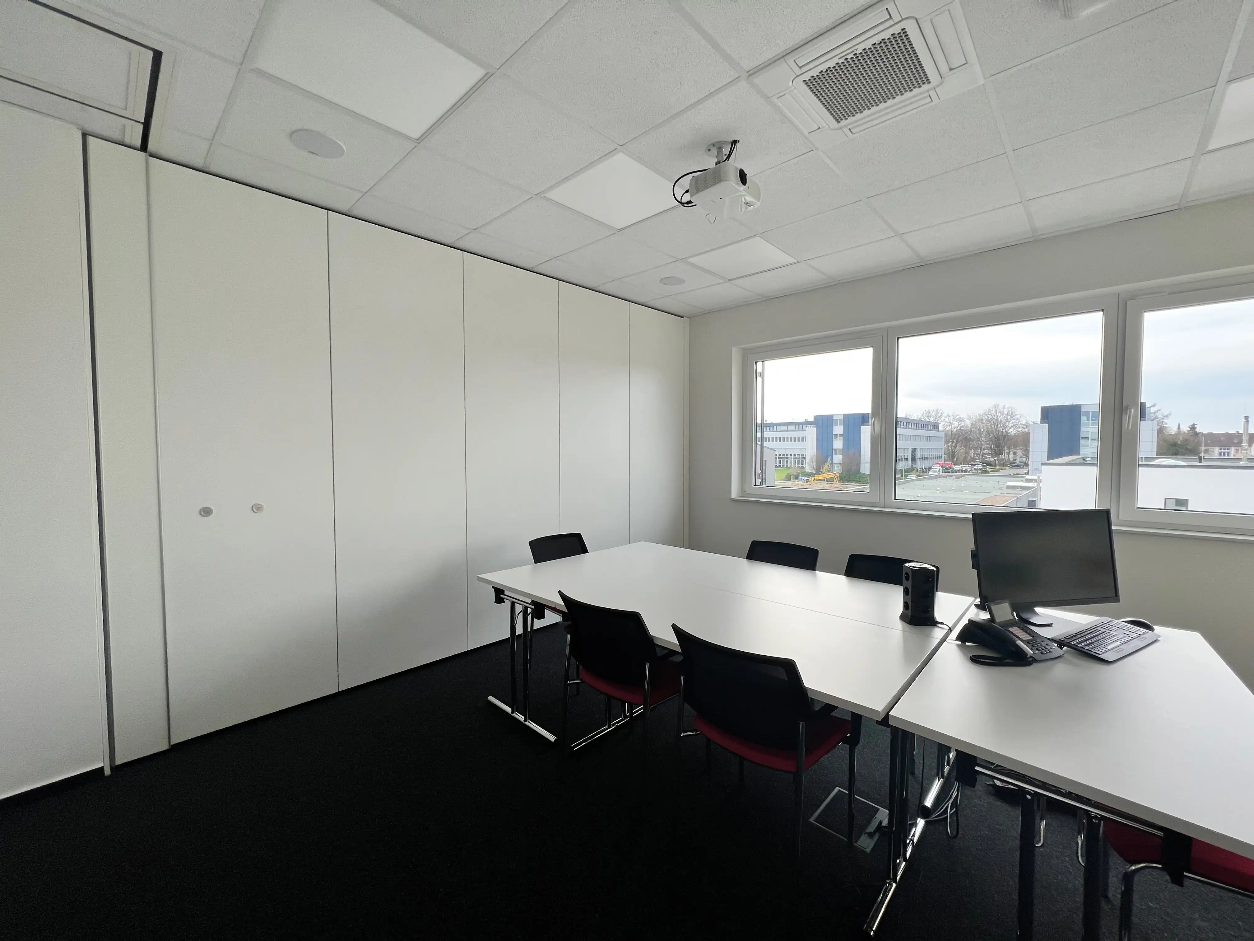 Avanis Academy - Partitioned seminar room