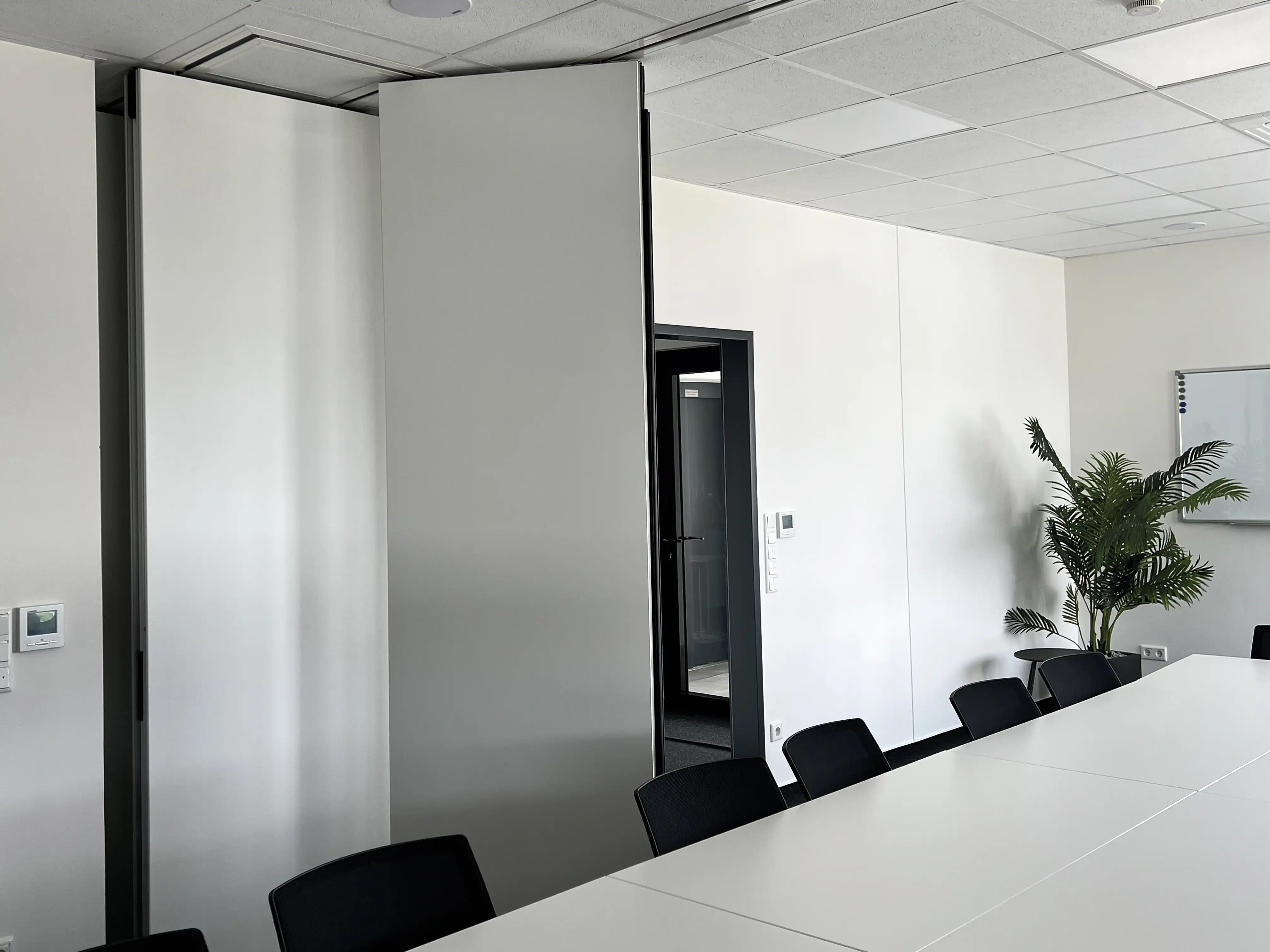 Avanis Academy - Seminar room partition wall