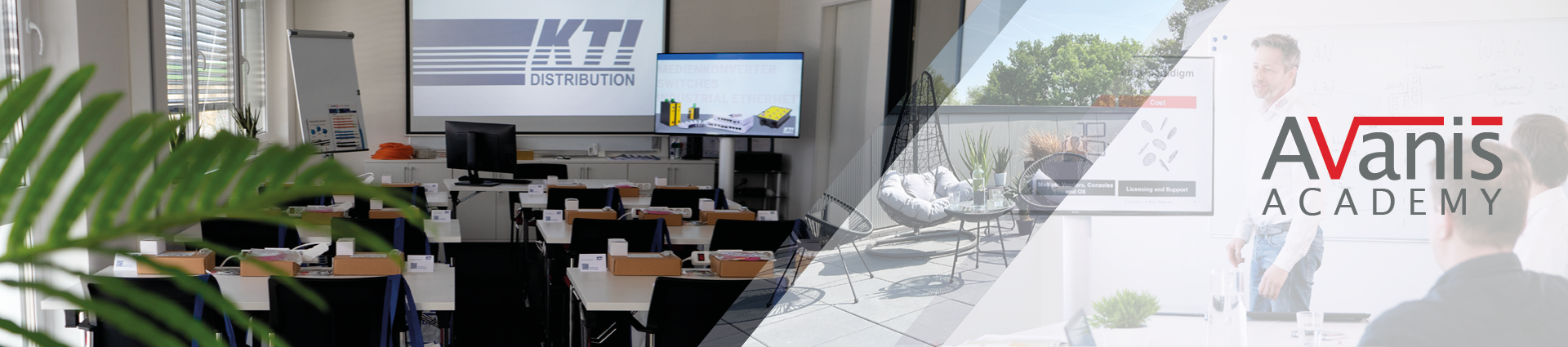 Seminar room frontal banner - Avanis Academy