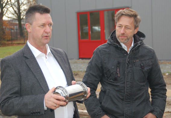Paul Kaiser and Thomas Passlack with the time capsule