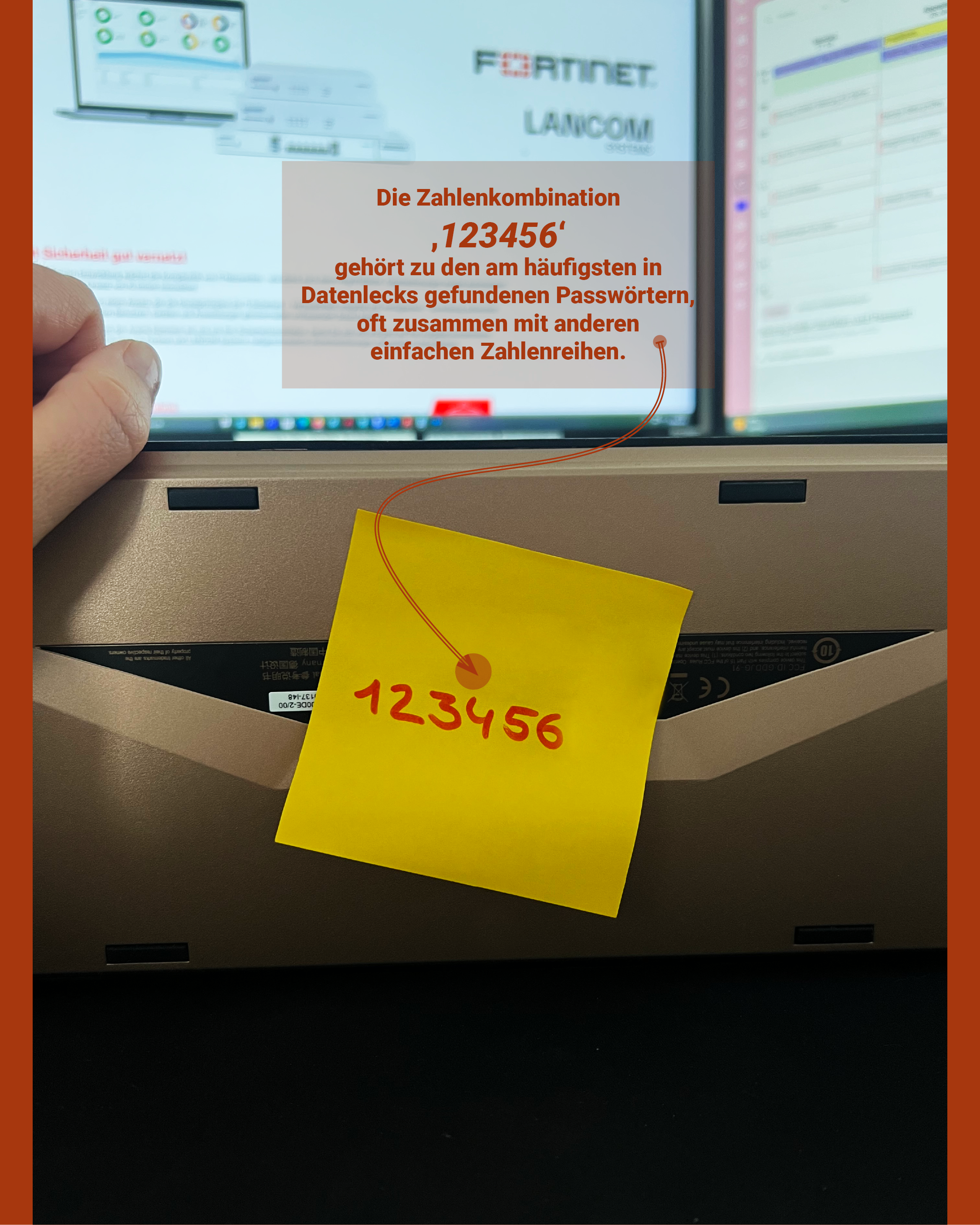 Gelber Notizzettel mit der Aufschrift „123456“ vor einem Bildschirm – symbolisiert unsichere Passwörter