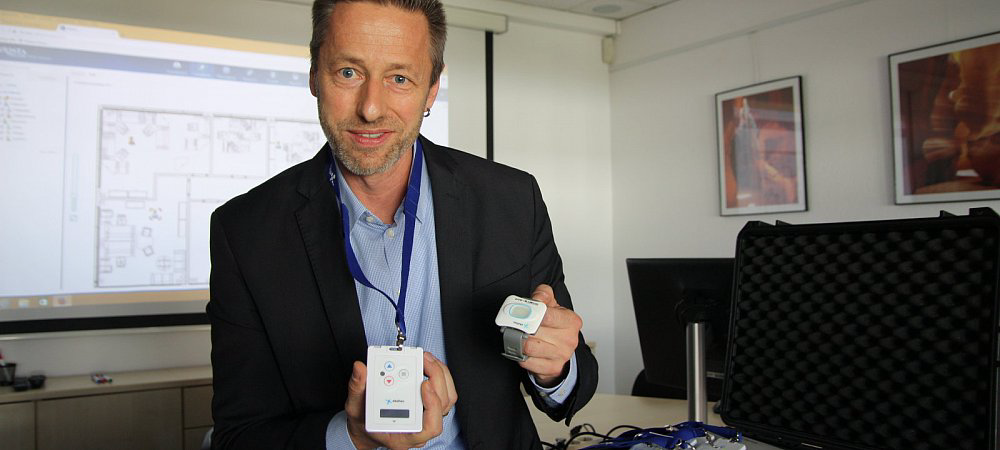 Thomas Passlack presenting the RTLS tags